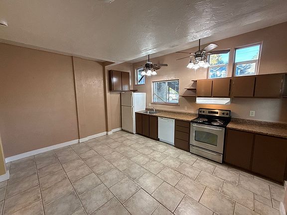 3rd image of 291 Clay St W APT 1