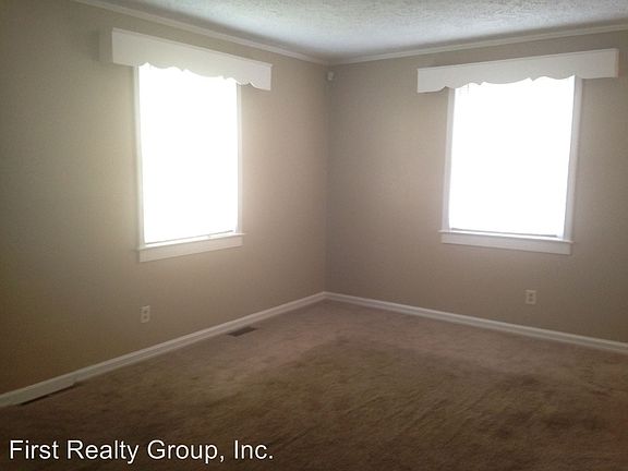3rd image of 4637 Forsythe Ave