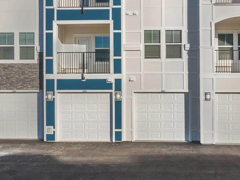 Venice Isles Luxury Apartments — Photo 6