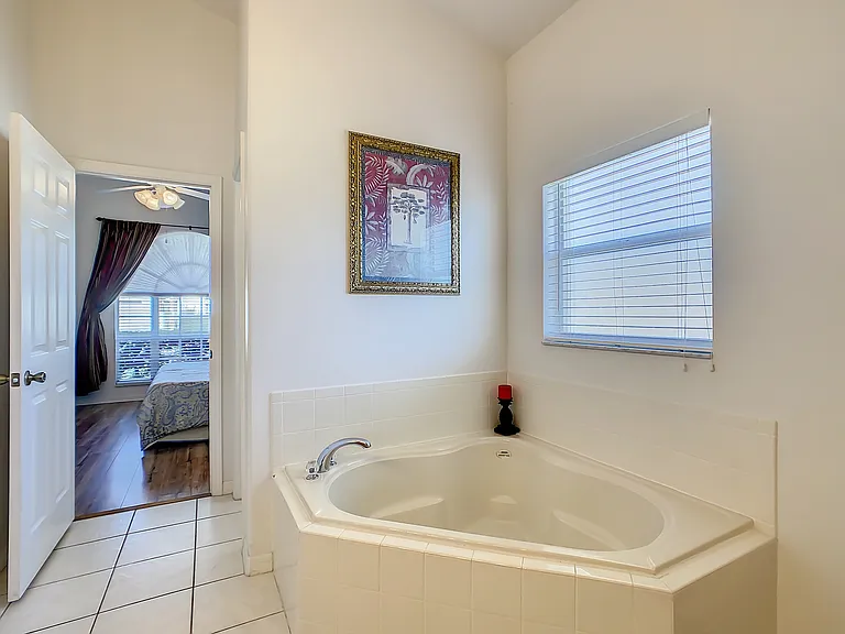 16724 Rolling Green Dr — Photo 44