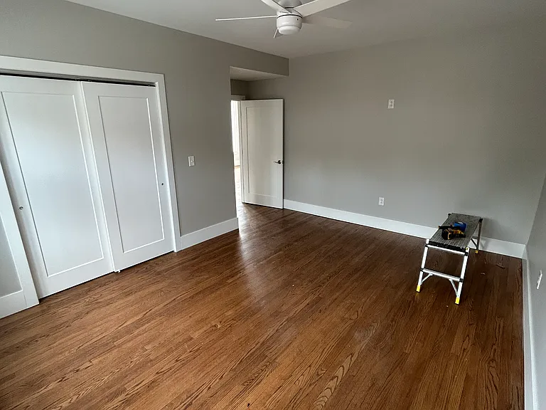417 E Broadway — Photo 11