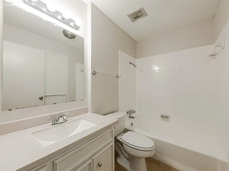 7000 Whispering Oaks Dr — Photo 13
