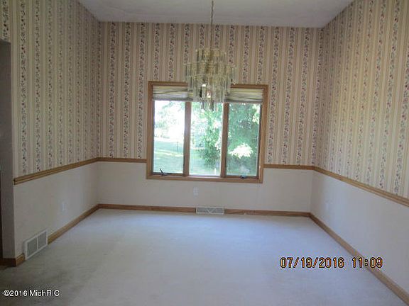 4th image of 135 Abbington Cir