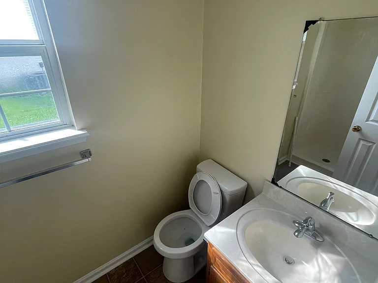 100 Grant Ave — Photo 3