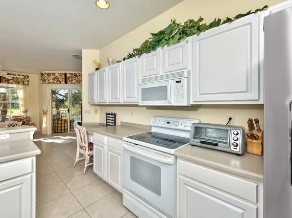 2180 Arielle Dr APT 810, Naples, FL 34109