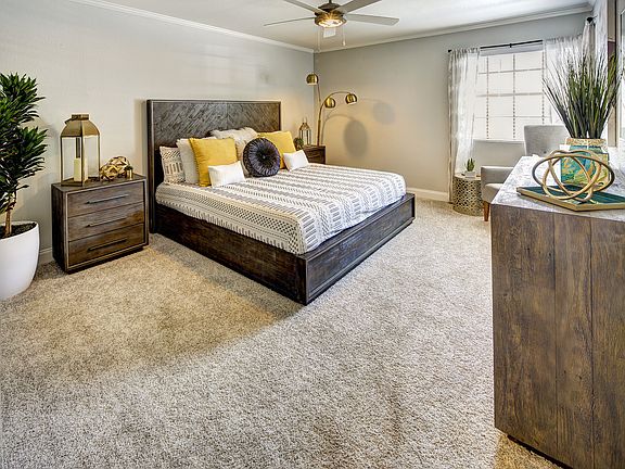 2nd image of 3816 S Lamar Blvd #4114066