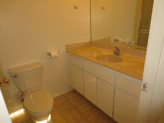 5th image of 1809 S San Joaquin Dr