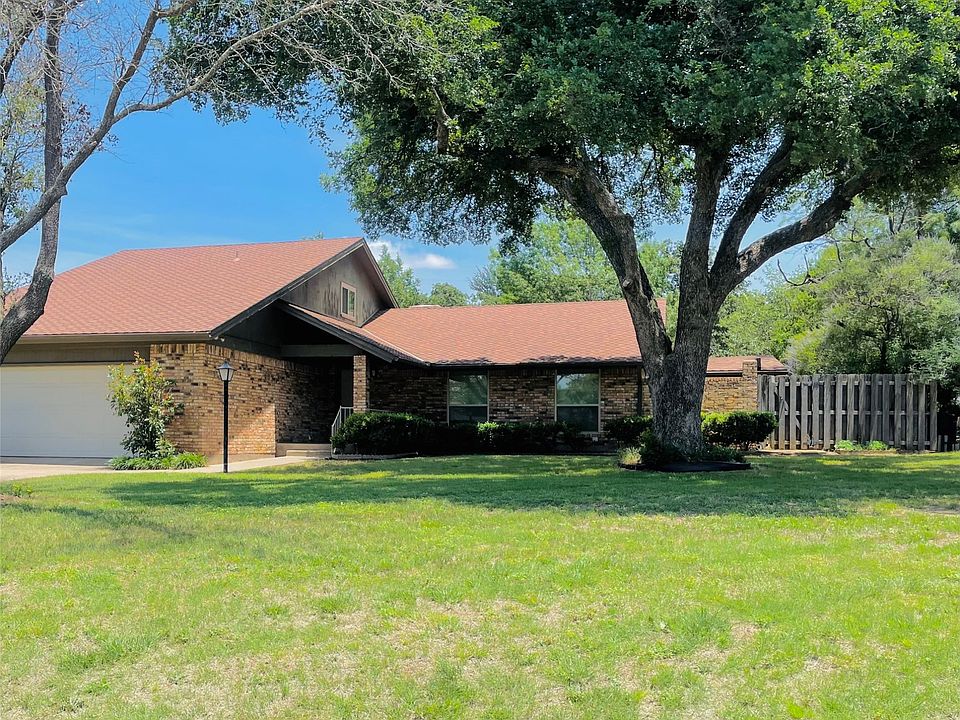1st image of 408 Crestwood Dr