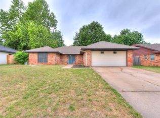 738 Woodlawn Dr, Yukon, OK 73099