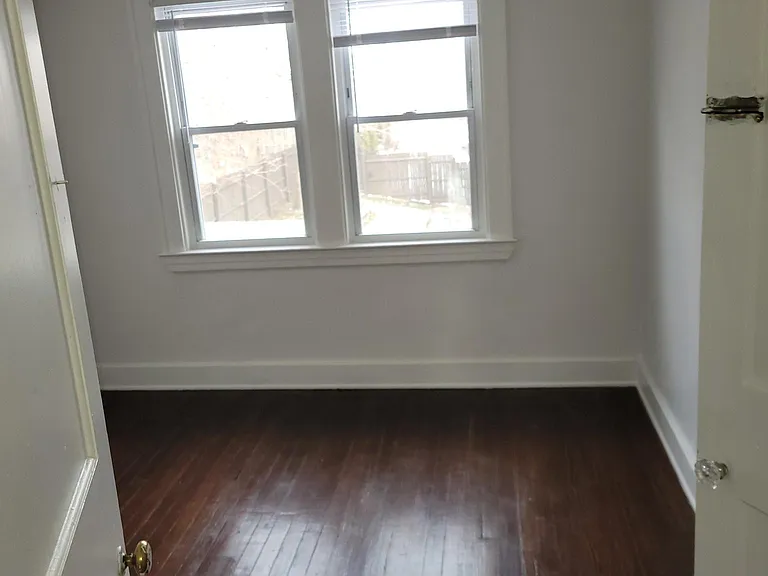 937 5th St NW — Photo 3