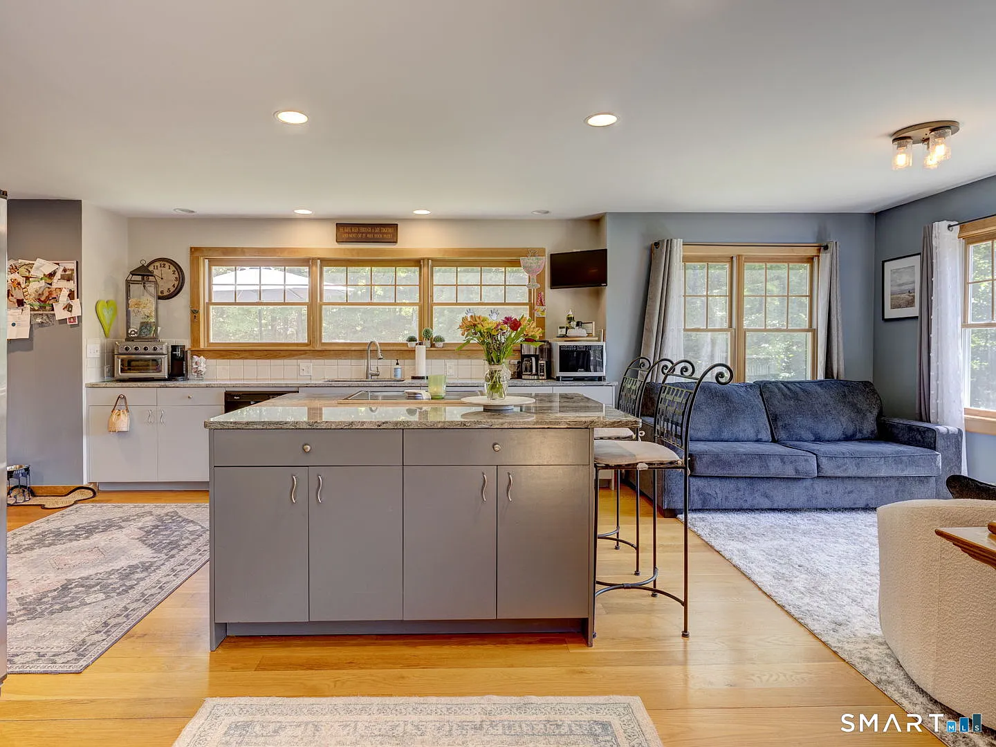 3 bed, 3.5 bath, 4005 sqft, $4,000 — Photo 3