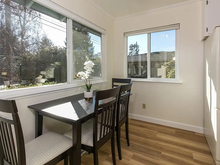 217 Hubbard St — Photo 11