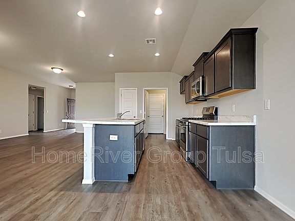 5th image of 1008 Raven Dr