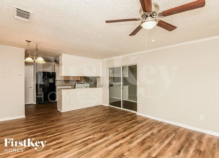 244 E Malone Ave — Photo 6