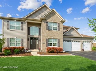 3528 Hidden Fawn Dr, Elgin, IL 60124