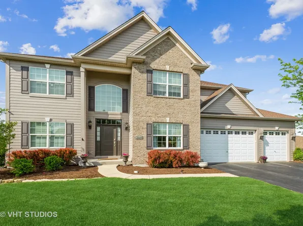 3528 Hidden Fawn Dr, Elgin, IL 60124