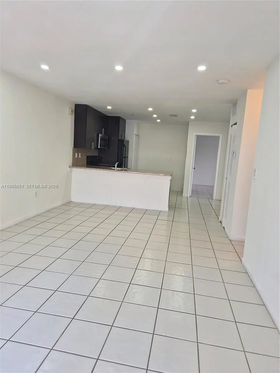 Building Photo - 15421 SW 81st Circle Ln #24
