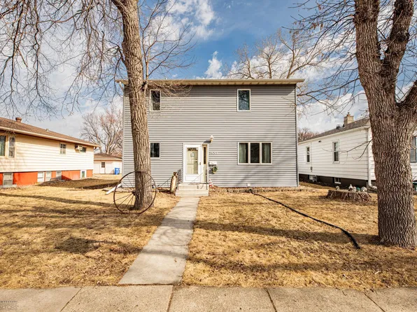 1537 9th St N, Fargo, ND 58102