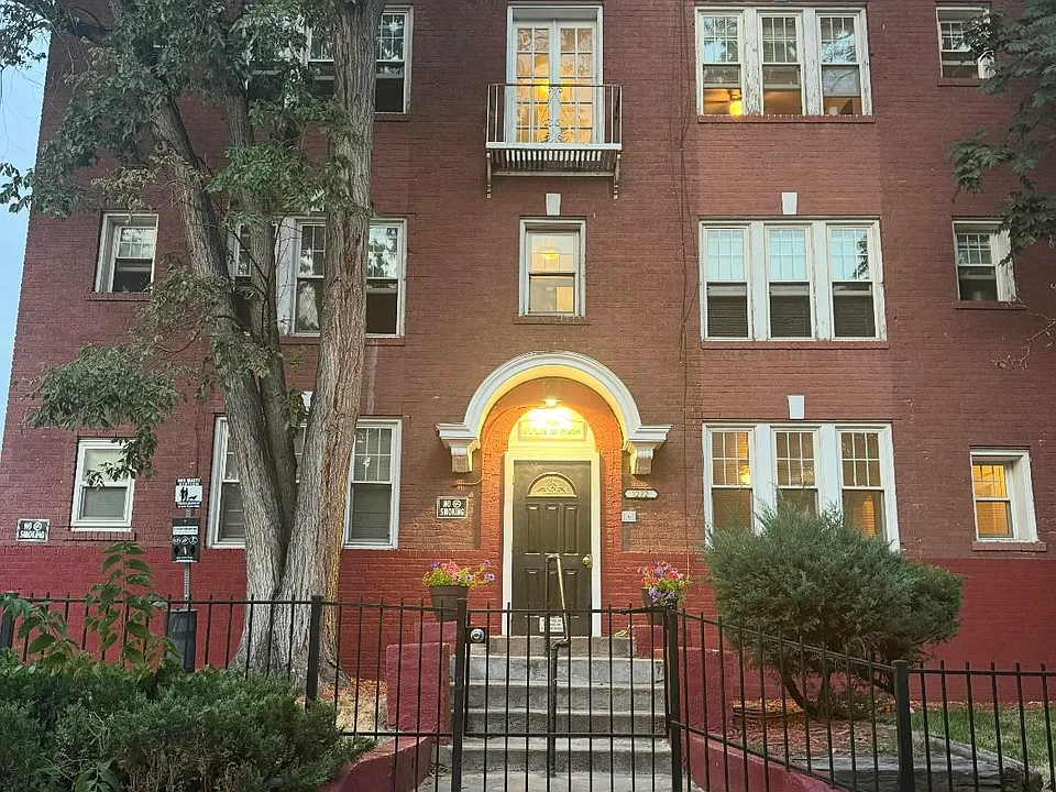 1272 N Pearl St #P-11