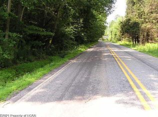 2 Carpenter Rd, Harveys Lake, PA 18618