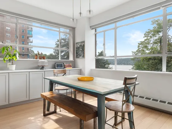 2727 Palisade Avenue image 4 of 18