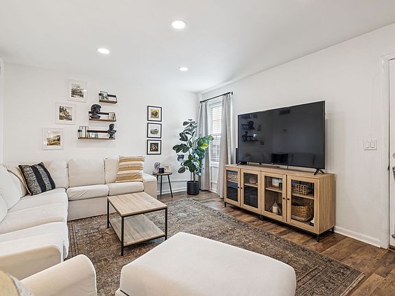 5th image of 110 Bellevue Rd APT 12