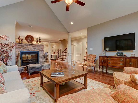 5th image of 8101 Villa Grande Ln