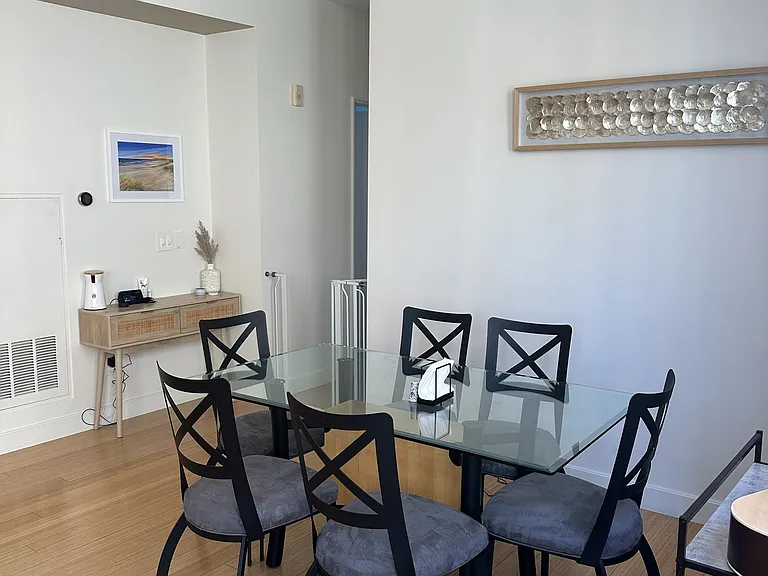 321 W 2nd St #10 — Photo 8