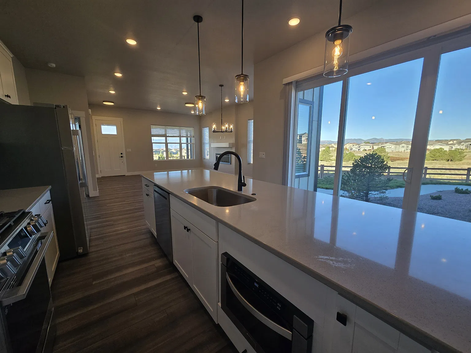 4 bed, 2855 sqft, $3,232 — Photo 3