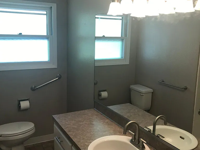 SE Zenith St — Photo 11