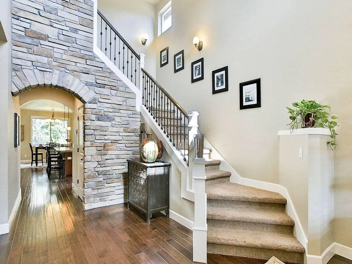 Building Photo - SW Ledgestone Dr