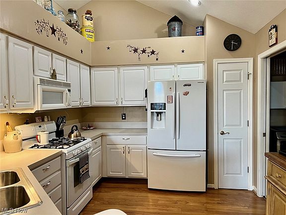 3rd image of 801 Willow Brook Dr NE