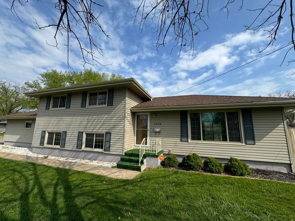 1904 E 20th St, Fremont, NE 68025