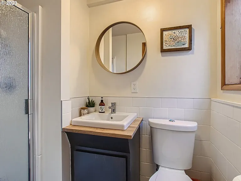 Downstairs bathroom attached to bedroom 4.