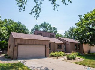 936 S Gardner Dr, Sioux Falls, SD 57103
