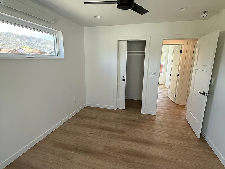 637 S River St — Photo 13