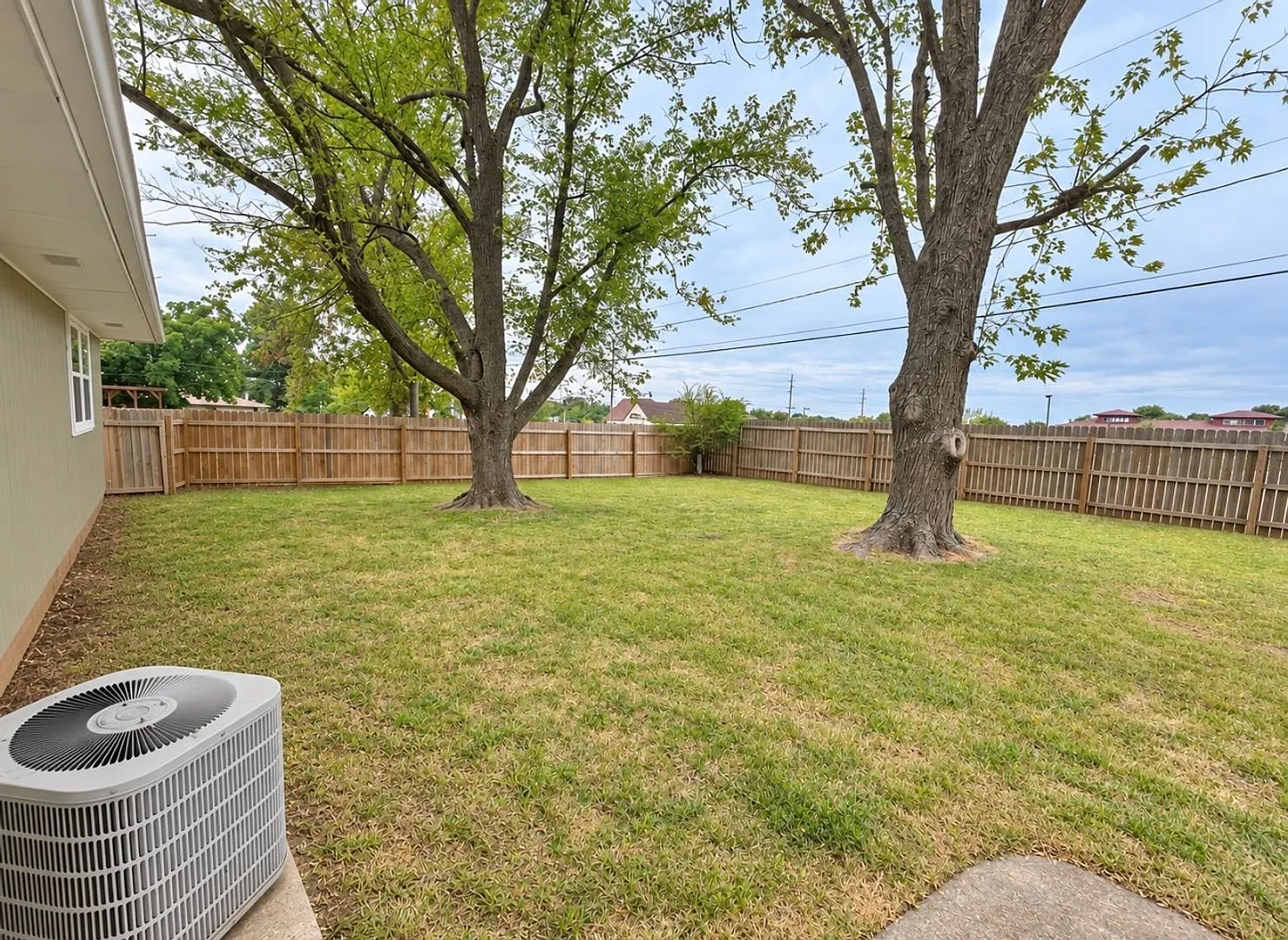 Beautiful spacious home Springfield, MO — Photo 3