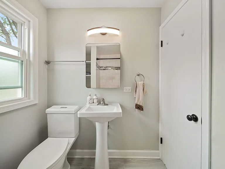 5320 Suffield Ct — Photo 14