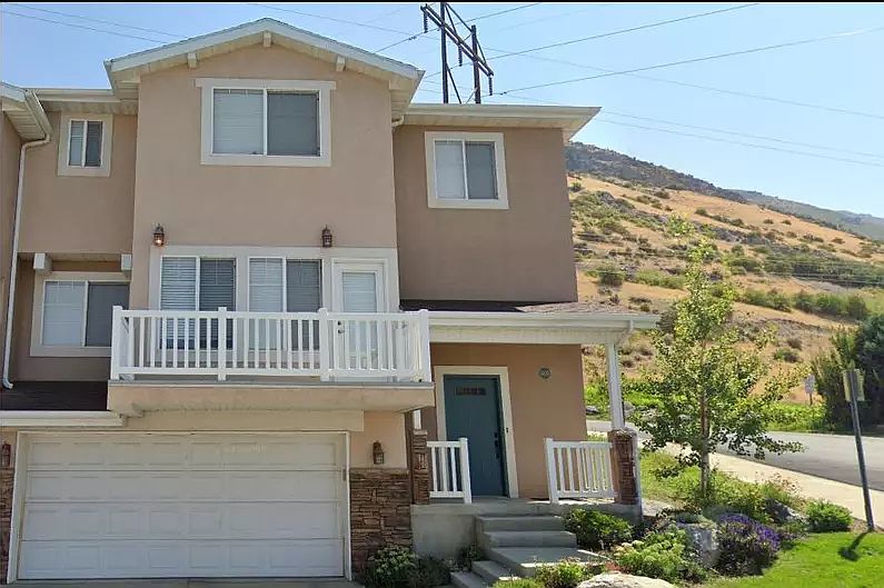 2nd image of 1405 S Alpine Way