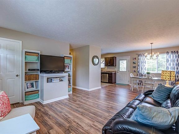 3rd image of 1432 Garvey Ave
