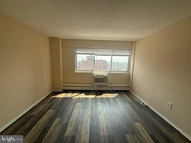 River West Condominium — Photo 1