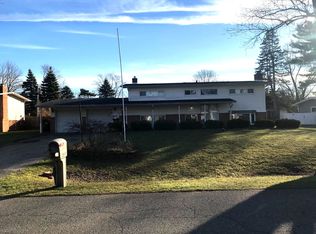 2558 N Trail Rd, Commerce Township, MI 48390