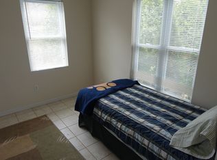 139 Holly Dr, Levittown, PA