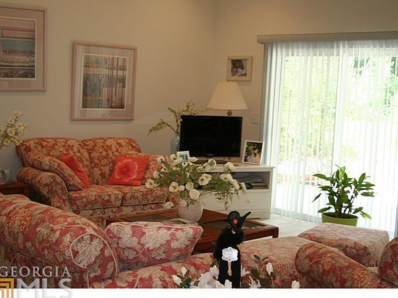3rd image of 35 Hazelridge Ln