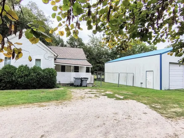 27 E Logan Ave, Emporia, KS 66801