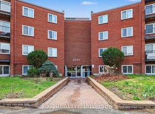 2044 Arrowsmith Dr #405A, Ottawa, ON K1J 7V8
