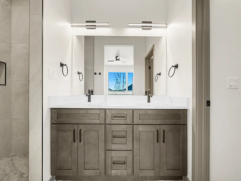 353 Toms Canyon Dr #1 — Photo 2