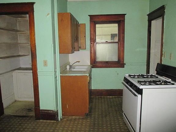 4th image of 167 Sherburne Ave