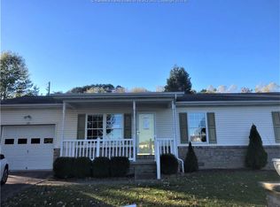 128 Hampton Ln, Hurricane, WV 25526