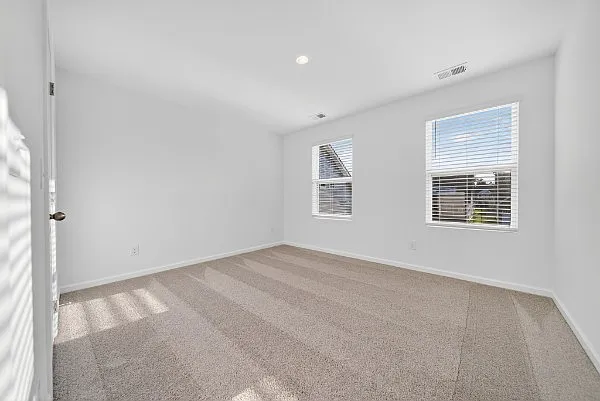 124 Limbury Ct — Photo 32